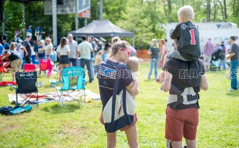 Vsport体育网页手机版姚记科技用简笔画彩色呈现的生动足球运动场景，别具一番风采